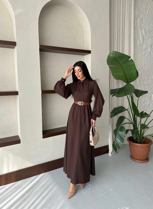 فستان نسائي طويل مع حزام باللون البني